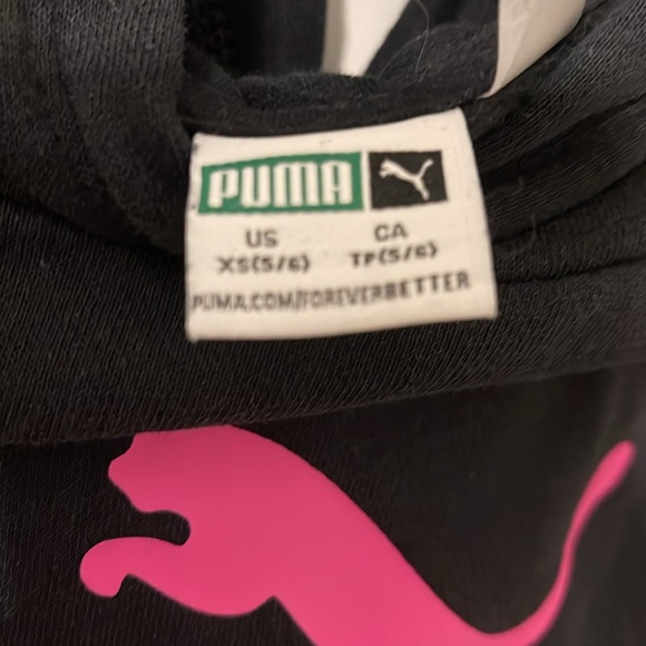 Puma Girl’s Hoodie - XS (5/6). Black hoodie with hot pink logo. - Picture 6 of 6
